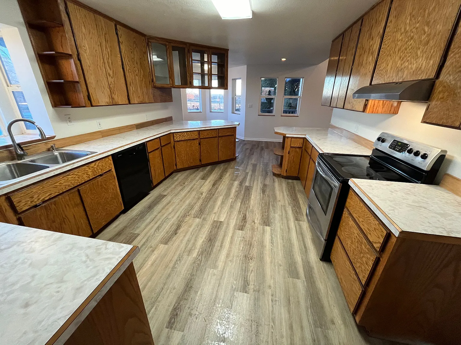 4 bed, 2.0 bath, 2939 sqft, $2,695 — Photo 4