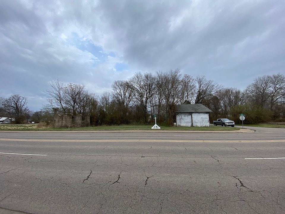 1st image of W Parkway Dr