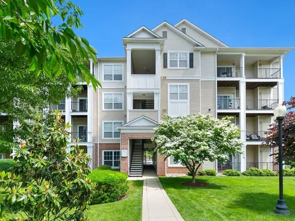 19625 Galway Bay Cir APT 204, Germantown, MD 20874