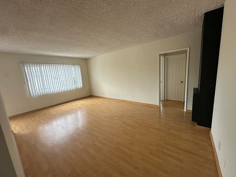 2138 Stewart St #5 — Photo 2