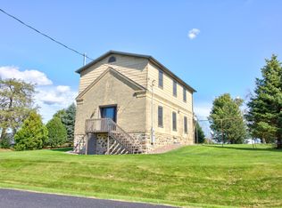 N4096 Duck Creek Rd, Helenville, WI 53137