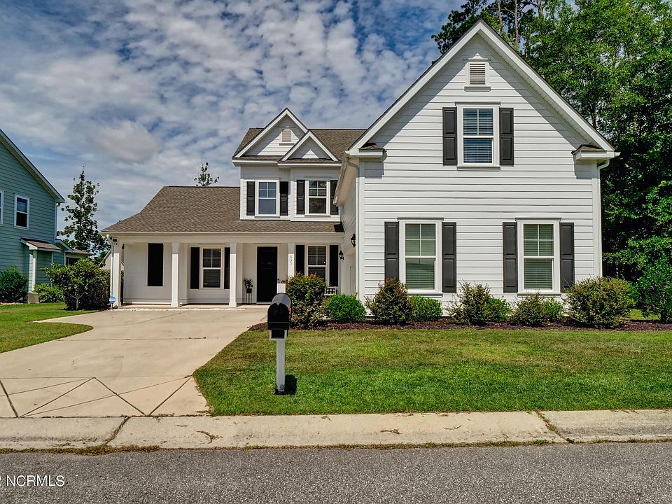 1st image of 635 Coniston Dr SE
