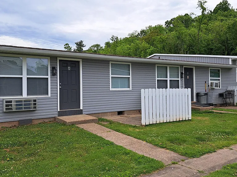Evergreen Apartments & Townhouses in Belpre, OH — Photo 14