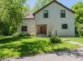 1021 Wagon Wheel Trl, Mendota Heights, MN 55120