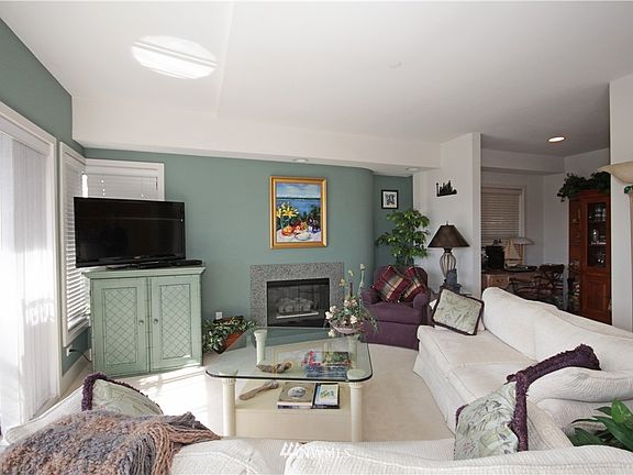 5th image of 620 S 227th Street #101