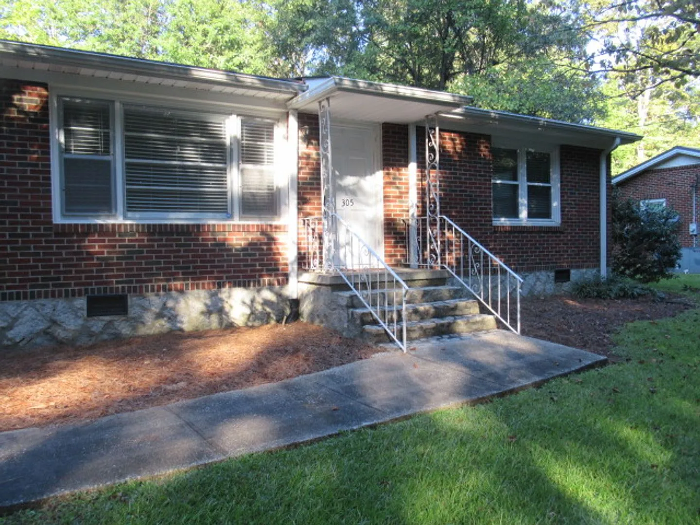 305 Oak Ave — Photo 1