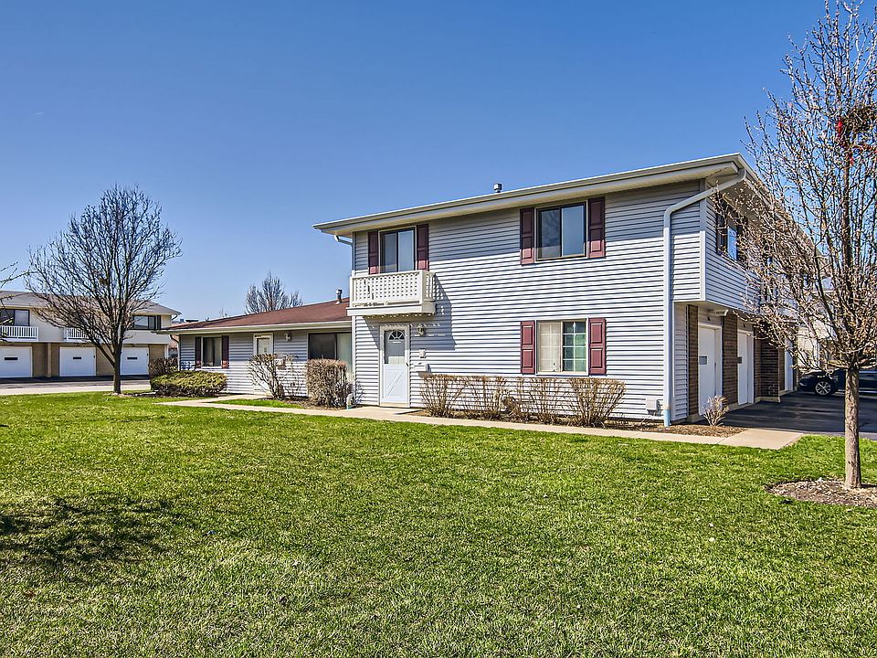 1st image of 106 Tonset Ct #106