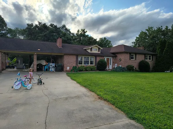 554 Circle Dr, Hudson, NC 28638