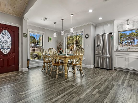 4th image of 10064 Kings Rd.