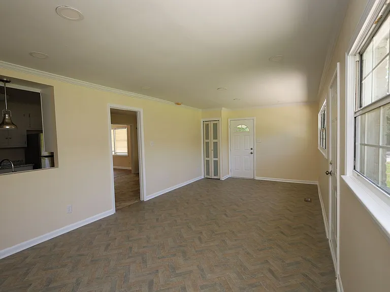 908 E Park Ave — Photo 6