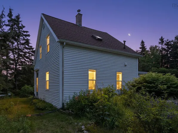 6864 Saint Margarets Bay Rd, Head Of Saint Margarets Bay, NS B3Z 1X9