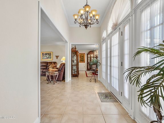 4th image of 227 Fernwood Dr