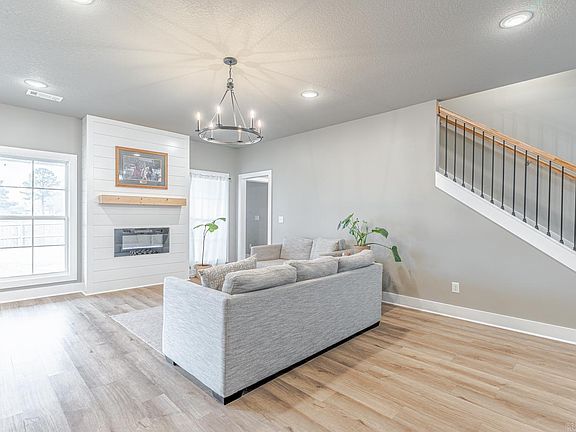 4th image of 4725 Edgemont Dr
