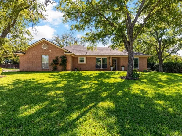 9011 Magnolia Vale Dr, Granbury, TX 76049
