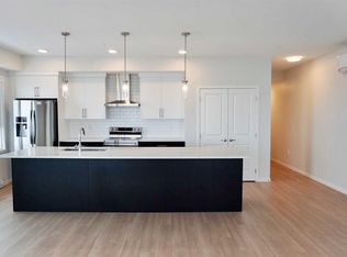 80 N Carrington Plz NW #404, Calgary, AB T3P1Y3