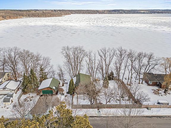 3rd image of 27155 Fremont Dr