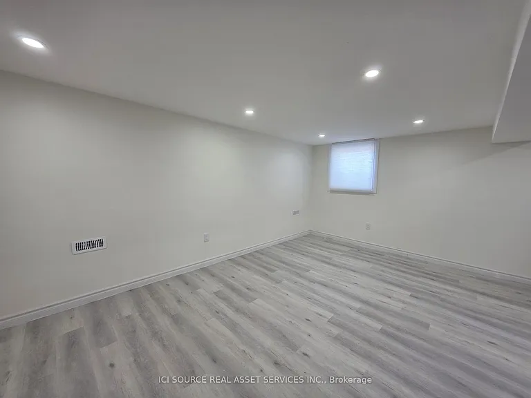 1324 Odessa Cres #BASEMENT — Photo 4