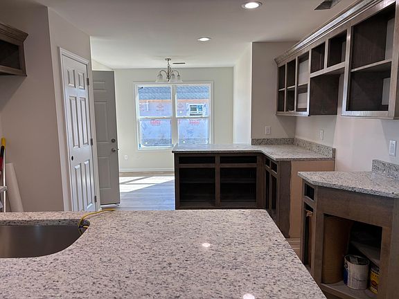 3rd image of 3965 Peakvalley Rd