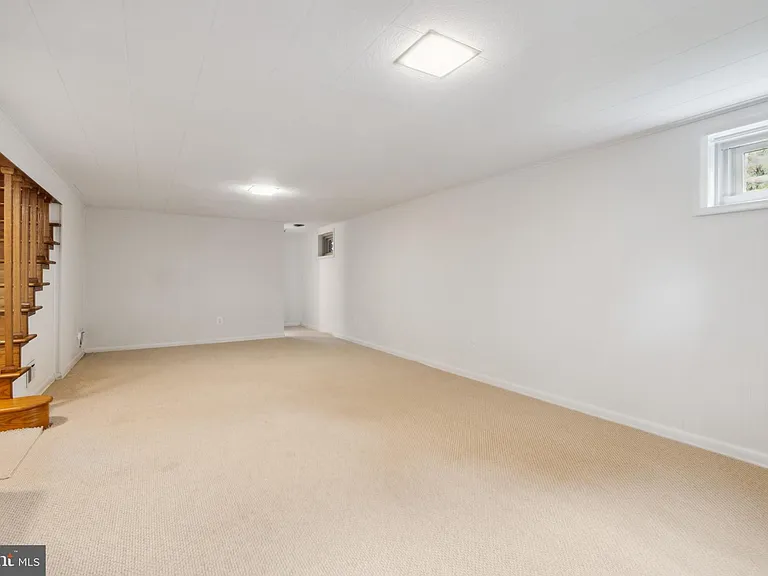 9923 Mayfield Dr — Photo 17