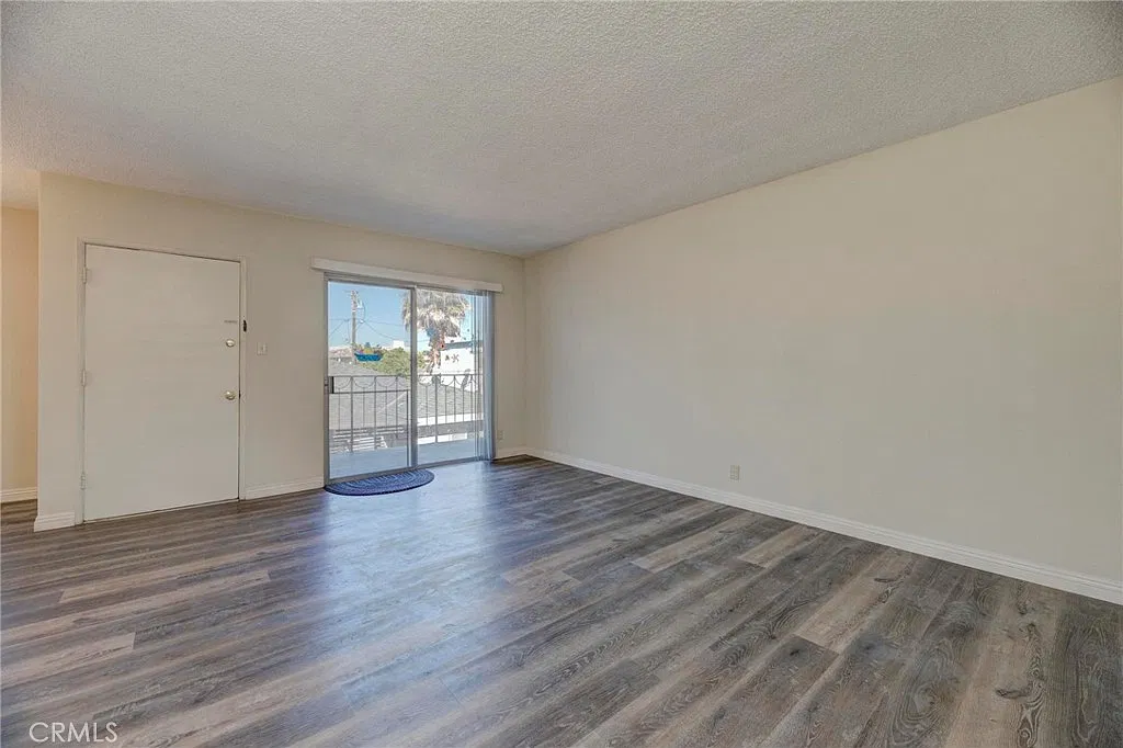 2 bed, 700 sqft, $2,495 — Photo 3