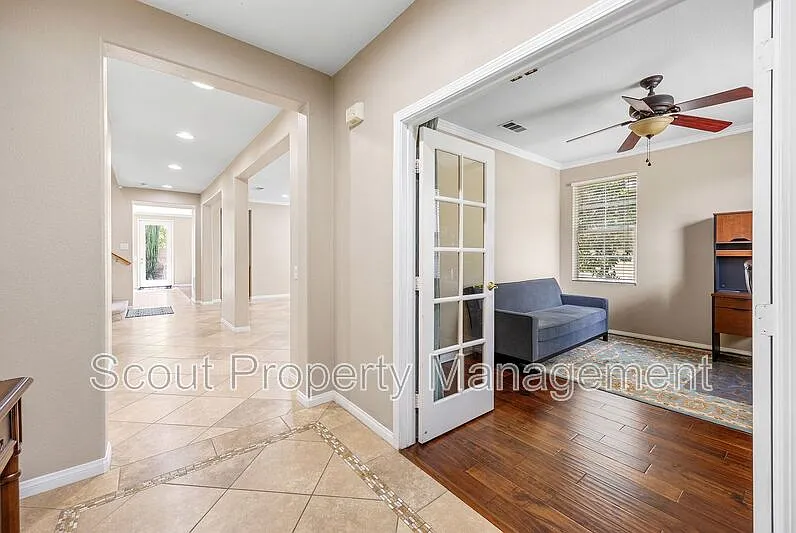 5 bed, 4.0 bath, 3594 sqft, $4,200 — Photo 3