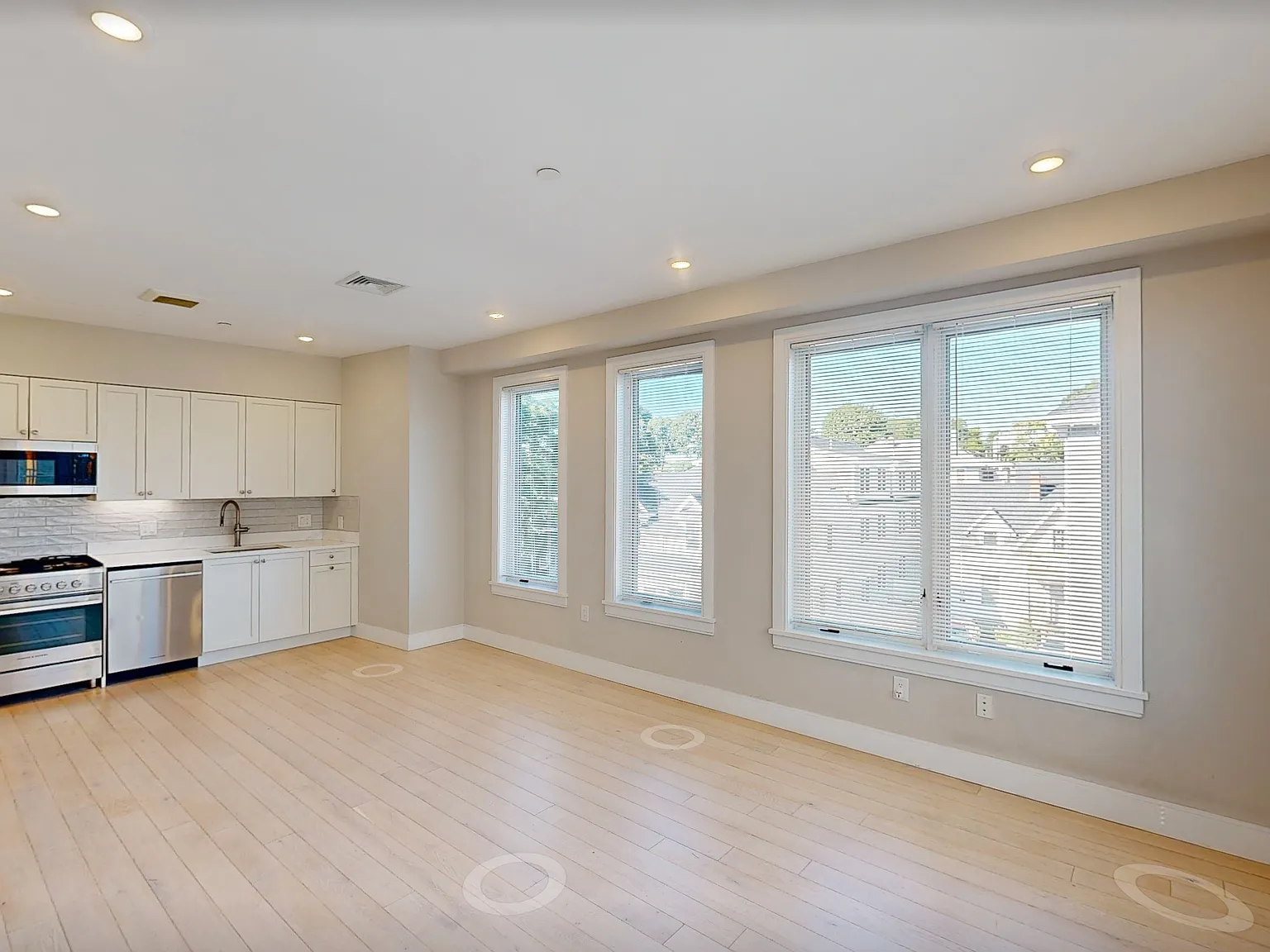 2 bed, 875 sqft, $3,100 — Photo 1