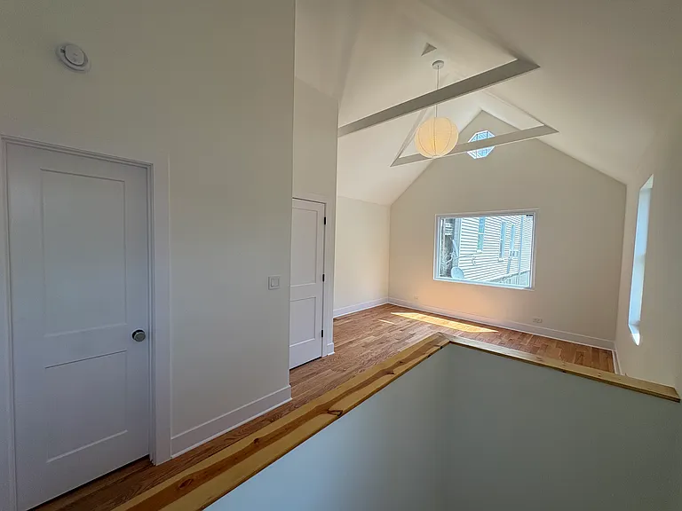 1740 N Francisco Ave #CH — Photo 2