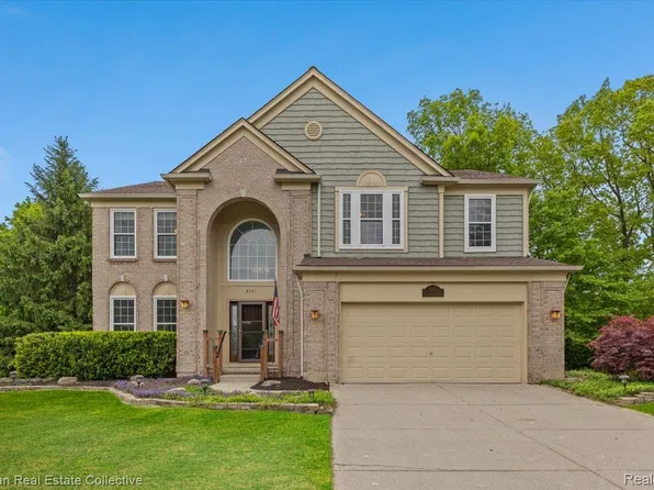 2941 Yosemite Dr, Lake Orion, MI 48360