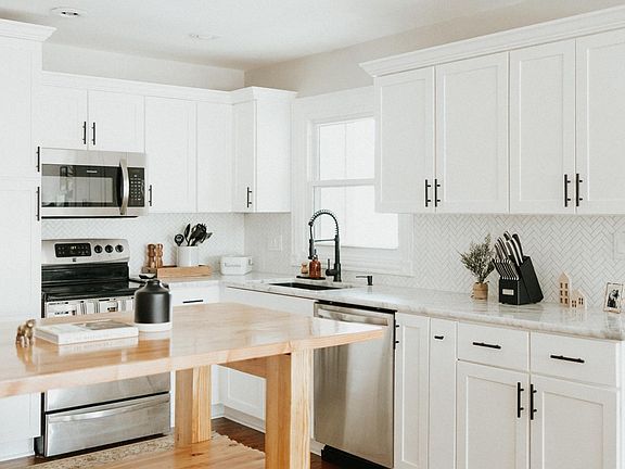 5th image of 3369 Montlake Dr