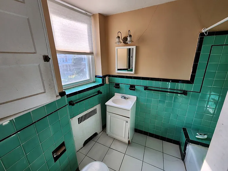 213 Green Ln — Photo 6