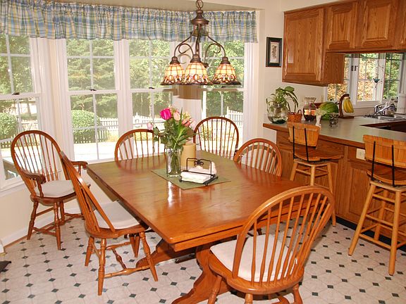 Eat-In Kitchen