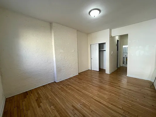 Rented by Bond New York | media 8