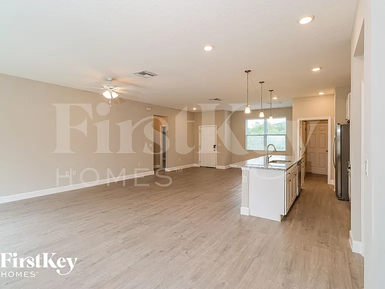 1200 Cogan Dr SE — Photo 3