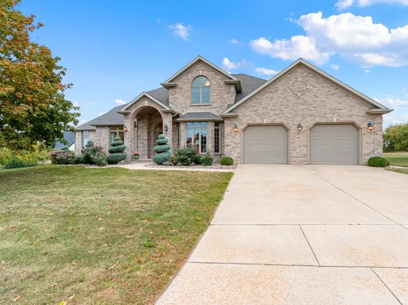 3317 Pebble Beach Ct, Green Bay, WI 54311