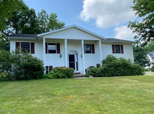1 Valley Ln, Mountain Top, PA 18707