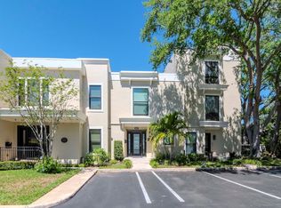 2807 W Hawthorne Rd #11, Tampa, FL 33611