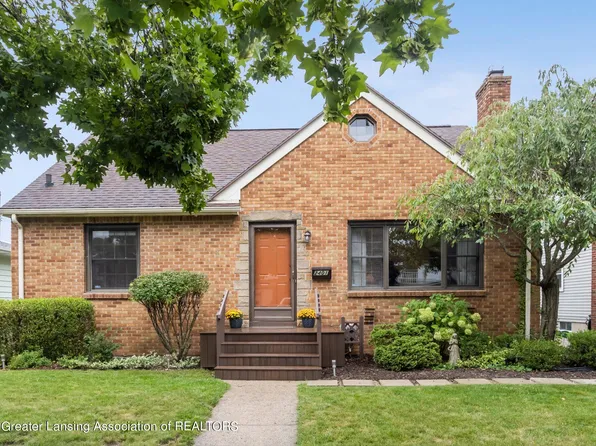2401 Chatham Rd, Lansing, MI 48910