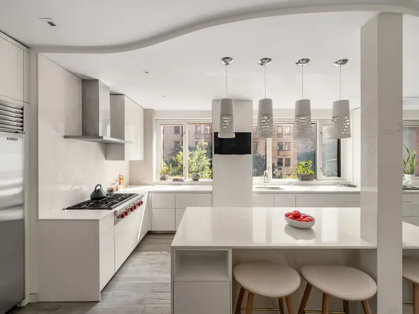 21 East 96th Street image 8 of 24