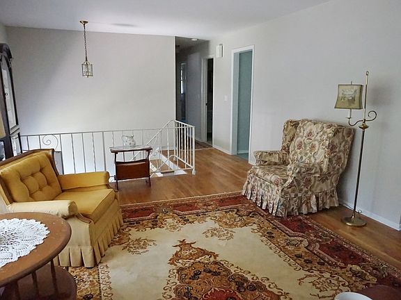 3rd image of 14 Knollwood Dr