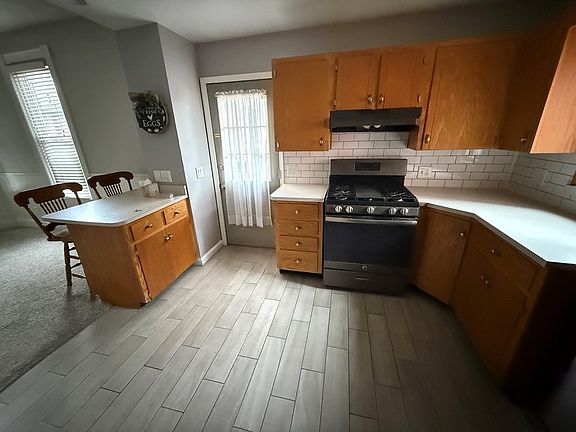 5th image of 212 Lincoln St