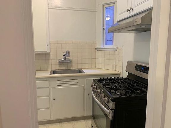4th image of 355 15th Ave APT 2