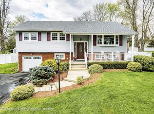 10 Thoreau Dr, Manalapan, NJ 07726