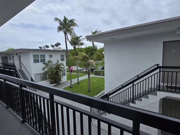 16951 NE 18th Ave APT 14, North Miami Beach, FL 33162