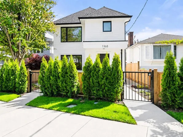 1368 Park Dr #1, Vancouver, BC V6P 2K6