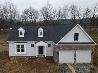 4588 Old Saucon Rd, Bethlehem, PA 18015