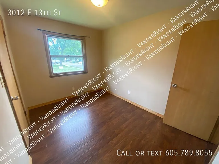 3012 E 13th St — Photo 10