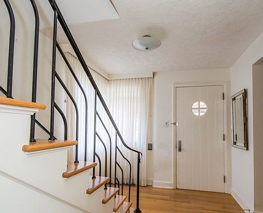 5th image of 2305 Waller St