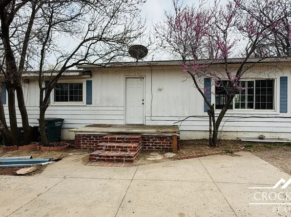 809 Greenwood Ave, Dodge City, KS 67801