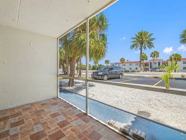 Oasis I on St Pete Beach — Photo 32