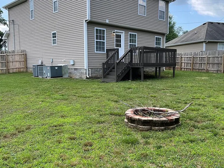 617 Niagra Ln — Photo 13